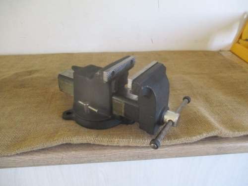 Beautiful Heavy Duty Workshop Bench Vise With Swivel Base