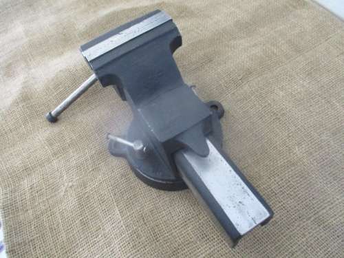 Beautiful Heavy Duty Workshop Bench Vise With Swivel Base