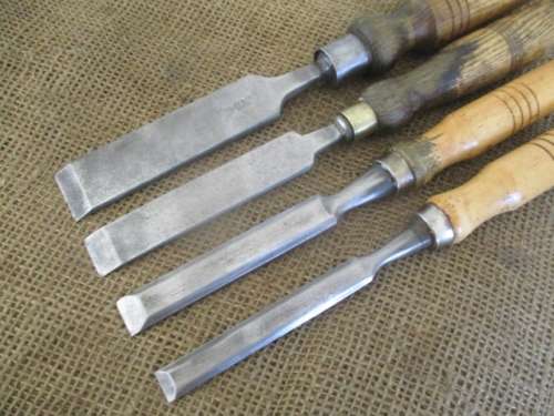 Great Collection Of Four Vintage Carpenter Woodworking Chisels