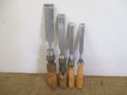 Great Collection Of Four Vintage Carpenter Woodworking Chisels