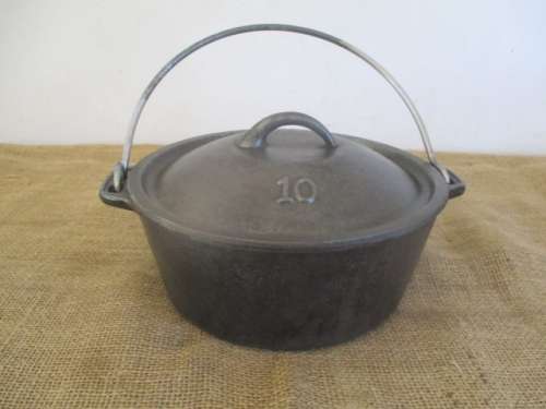 Want A Nice Potbrood ?....Then This Is The One...Nice Cast Iron #10 LK's Flat Bottom Pot