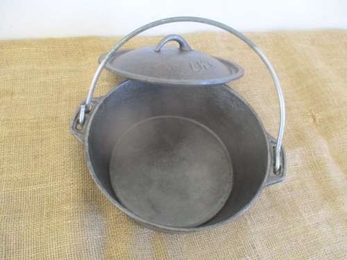 Want A Nice Potbrood ?....Then This Is The One...Nice Cast Iron #10 LK's Flat Bottom Pot