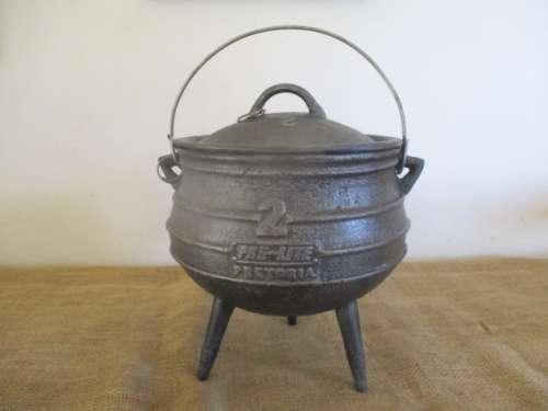 Characterful Vintage #2 Pre-Lite Pretoria 3 Legged Solid Cast Iron Potjie Pot