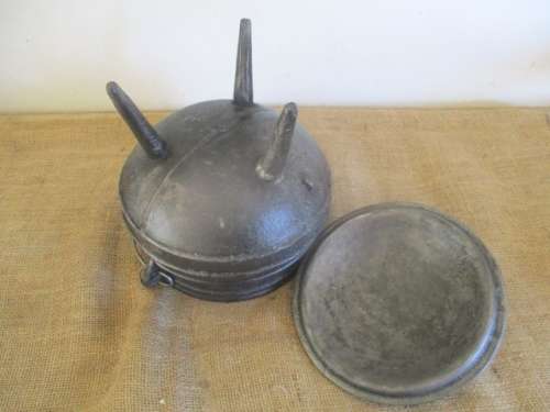 Characterful Vintage #2 Pre-Lite Pretoria 3 Legged Solid Cast Iron Potjie Pot