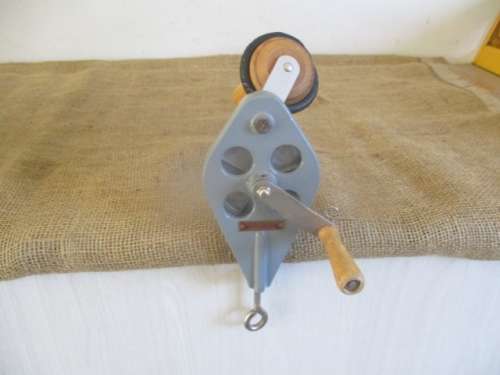 Vintage Cast Iron Trico Woolwinder