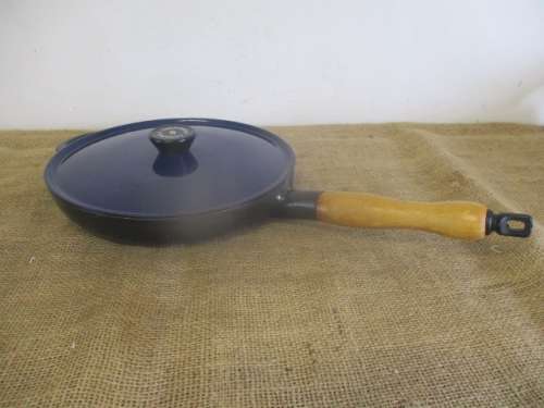Absolute Frying Pleasure...... An Excellent Cookwell No 26 Cast Iron Frying Pan With Lovely Blue Lid