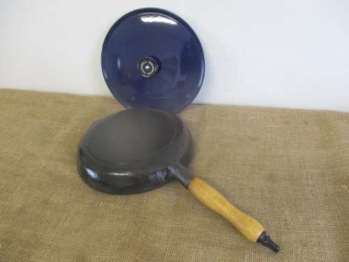 Absolute Frying Pleasure...... An Excellent Cookwell No 26 Cast Iron Frying Pan With Lovely Blue Lid
