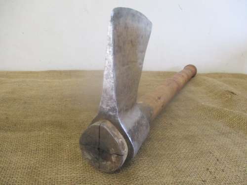 Magnificent Solid Steel Vintage Wood Spliting Axe               Made In England