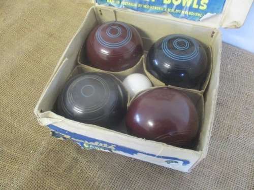 Beautiful Vintage Set Of `Henselite` 4` Indoor Carpet Bowls In Original Carton Holder    Australia
