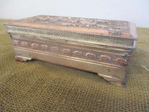 Very Characterful.........Genuine Old Vintage Tin Jewelry Box With Elephant Motive
