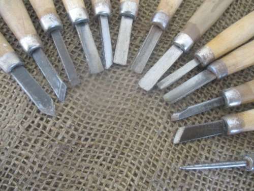 Beautiful Collection Of 13 Pieces Quality Wood Carving Knifes Plus Extras