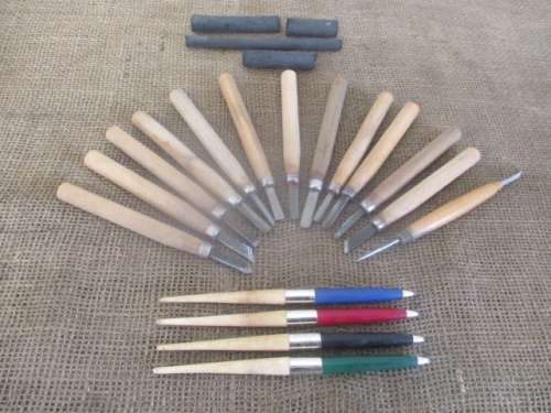 Beautiful Collection Of 13 Pieces Quality Wood Carving Knifes Plus Extras