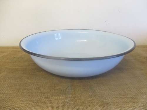 Just What The Home Baker Needs....This Beautiful Large Old Fashioned Blue Enamel Dish