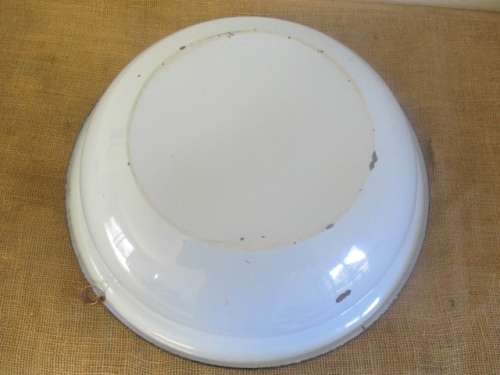 Just What The Home Baker Needs....This Beautiful Large Old Fashioned Blue Enamel Dish