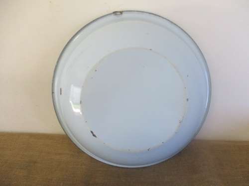 Just What The Home Baker Needs....This Beautiful Large Old Fashioned Blue Enamel Dish