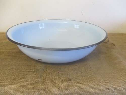 Just What The Home Baker Needs....This Beautiful Large Old Fashioned Blue Enamel Dish