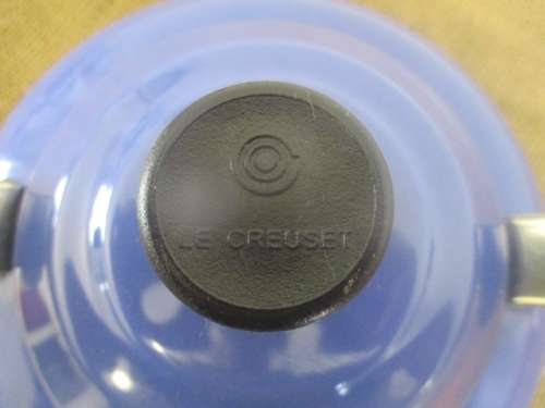 Very Beautiful Le Creuset Enamel Coating 1.7 Quarts / 1.6 Litres Whistling Kettle