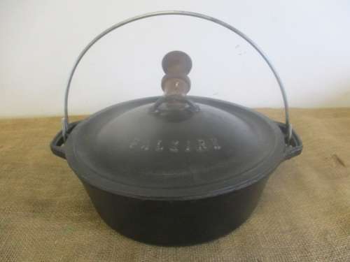 Get Organized For The Festive Season...With This Large Size Falkirk Cast Iron Flat Bottom Pot