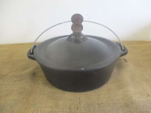 Get Organized For The Festive Season...With This Large Size Falkirk Cast Iron Flat Bottom Pot