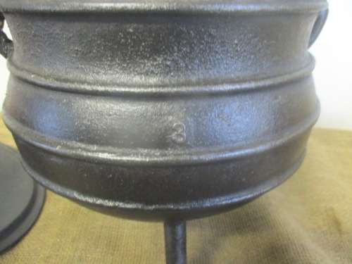 Relisted ....Bull Of A Potjie Pot....An Outstanding No 3 Inkunzi 3 Legged Solid Cast Iron Potjie Pot