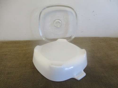 Beautiful Vintage Corning Ware MW -9 -8 Square Casserole Dish By Corning. N.Y. USA     1980's