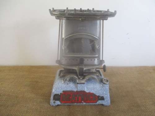 Vintage Cast Iron Beatrice No 33 Single Burner Paraffin Stove   Regd. Trade Mark 224,159   England