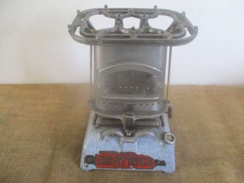Vintage Cast Iron Beatrice No 33 Single Burner Paraffin Stove   Regd. Trade Mark 224,159   England