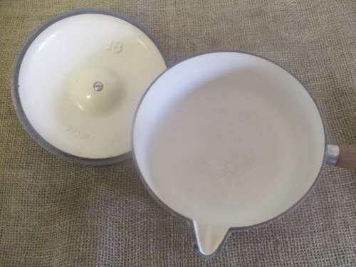 Beautiful Vintage No 18 Hazelnut Brown Le Creuset Enameld Cast Iron Lidded Saucepan