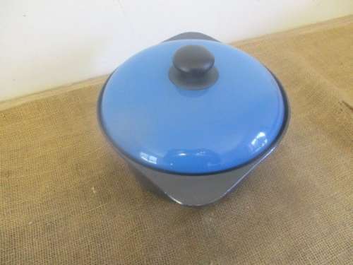 Elegant Enameld Cast Iron Flat Bottom Pot