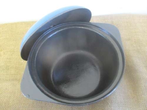 Elegant Enameld Cast Iron Flat Bottom Pot