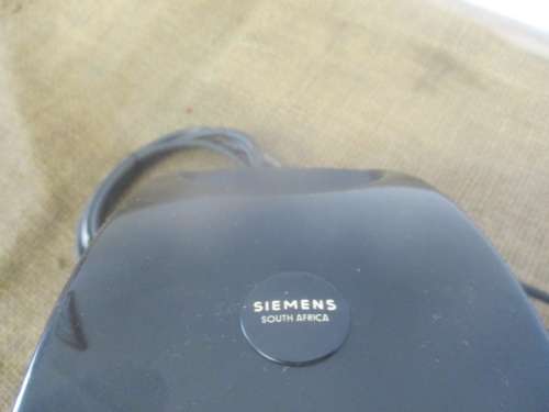 Beautiful Vintage Siemens South Africa Bakelite Desk Telephone