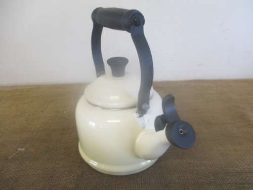 Very Nice Le Creuset Enamel Coating 1.25 US Quarts / 1.1 Litres Whistling Kettle