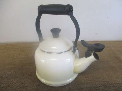 Very Nice Le Creuset Enamel Coating 1.25 US Quarts / 1.1 Litres Whistling Kettle