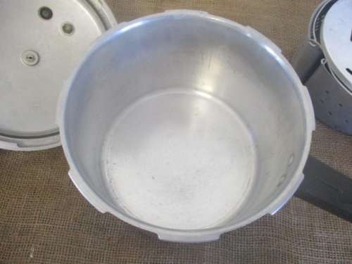 Beautiful Vintage Presto Model 10.08.04 Pressure Cooker By Midland Aluminum SA Ltd