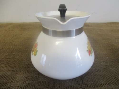 Nice Vintage Corning Ware P- 104 6 Cup Tea Pot        Corning, NY. USA