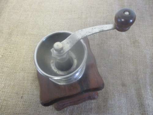 Beautiful Vintage Taiwanese Wooden Coffee/Herb Grinder        Made In Taiwan, R.O.C.