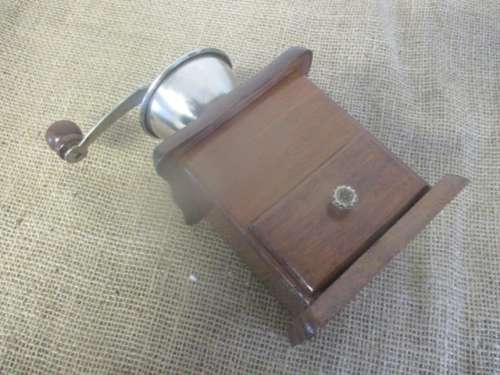 Beautiful Vintage Taiwanese Wooden Coffee/Herb Grinder        Made In Taiwan, R.O.C.