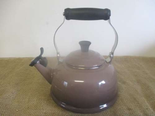 A Good Le Creuset Enamel Coating 1.7 Quarts / 1.6 Litres Whistling Kettle