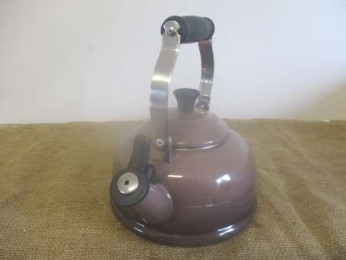 A Good Le Creuset Enamel Coating 1.7 Quarts / 1.6 Litres Whistling Kettle
