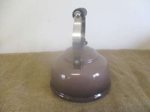 A Good Le Creuset Enamel Coating 1.7 Quarts / 1.6 Litres Whistling Kettle