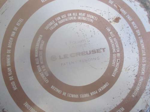 A Good Le Creuset Enamel Coating 1.7 Quarts / 1.6 Litres Whistling Kettle