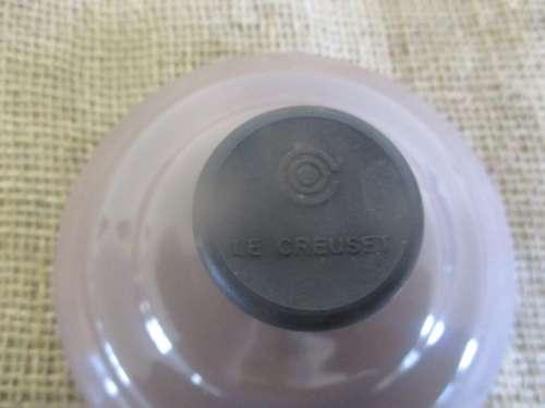 A Good Le Creuset Enamel Coating 1.7 Quarts / 1.6 Litres Whistling Kettle