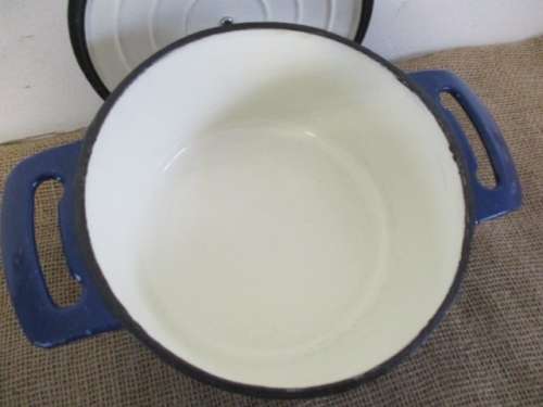 Very Nice Enameld Cast Iron Flat Bottom Pot