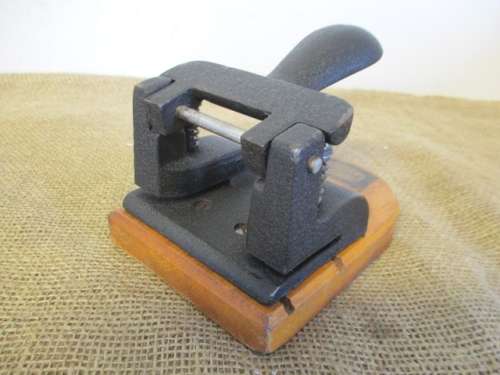 Beautiful Vintage Heavy Duty Solid Cast Iron `The Bullfinch` Paper Punch     1960`s     British Made