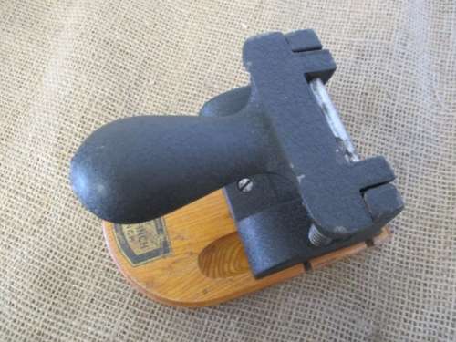 Beautiful Vintage Heavy Duty Solid Cast Iron `The Bullfinch` Paper Punch     1960`s     British Made