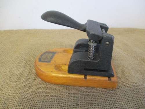 Beautiful Vintage Heavy Duty Solid Cast Iron `The Bullfinch` Paper Punch     1960`s     British Made