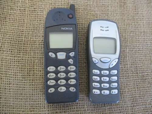 Two Very Collectable Vintage Nokia Cellphones : Models 5110 & 3210