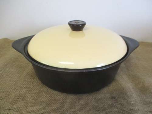 Indispensable In The Kitchen......Very Good-Lookig Cookwell # 12 Cast Iron Flat Bottom Lidded Pot