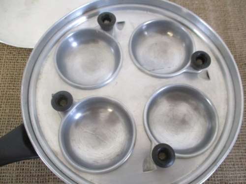 Beautiful Real Old Aluminum 4-Egg Poacher Pan