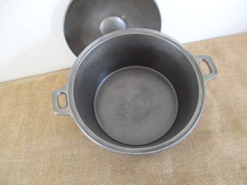 Brilliant Cast Iron Flat Bottom Pot With Sizable Depth